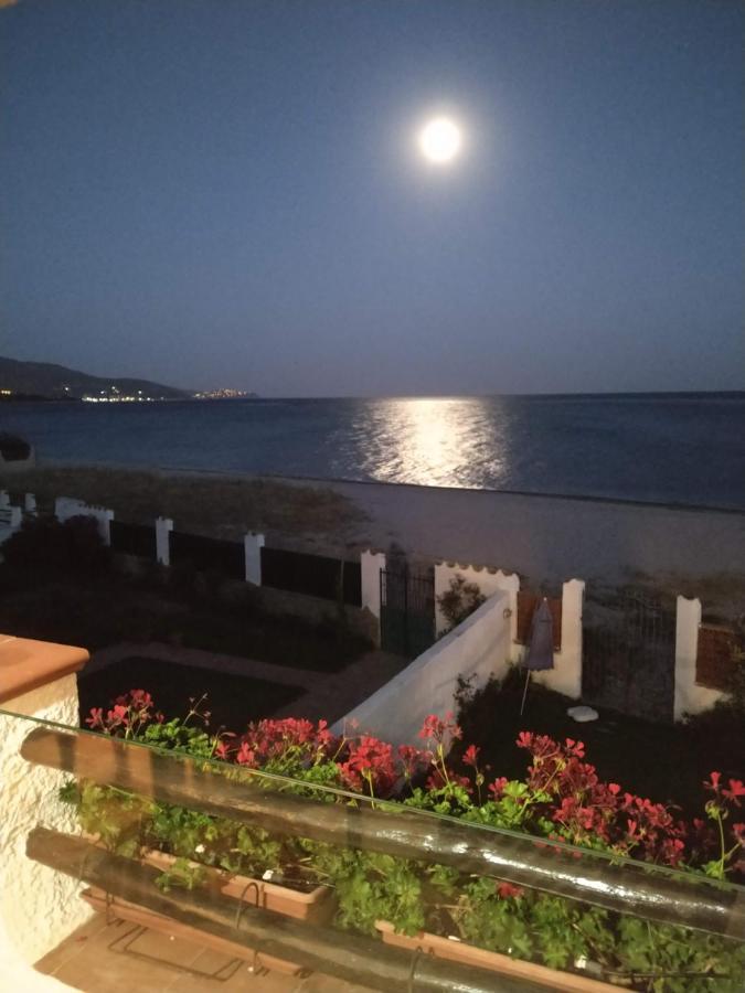 In Front Of The Beach - La Terrazza Sul Mare Flumini di Quartu Exterior photo