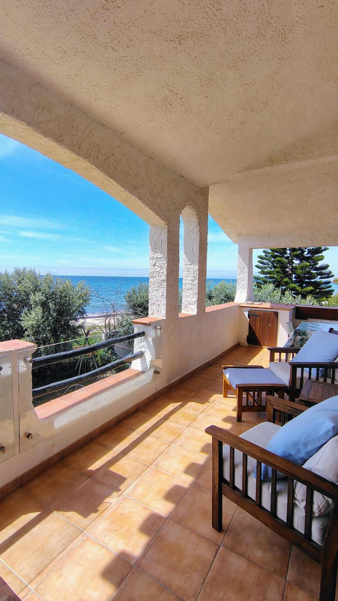 In Front Of The Beach - La Terrazza Sul Mare Flumini di Quartu Exterior photo